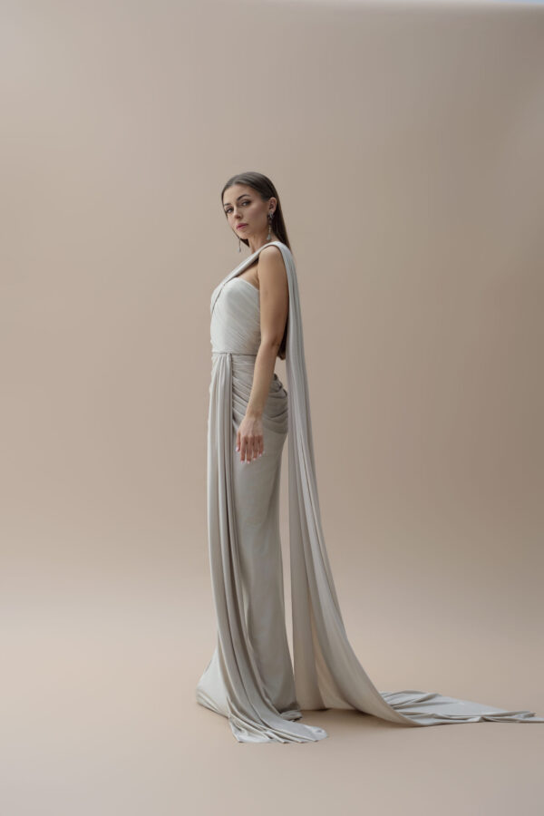Modern Cleopatra - Image 4